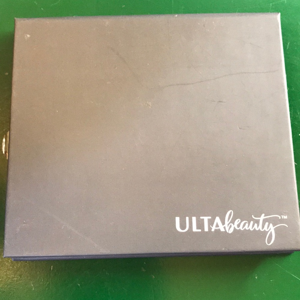 Eyeshadow - Picture 2 of 2